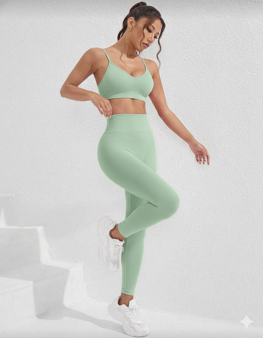 Essential conjunto  verde menta